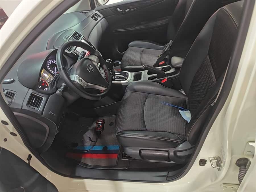 Nissan Tiida 2016 — фото 15