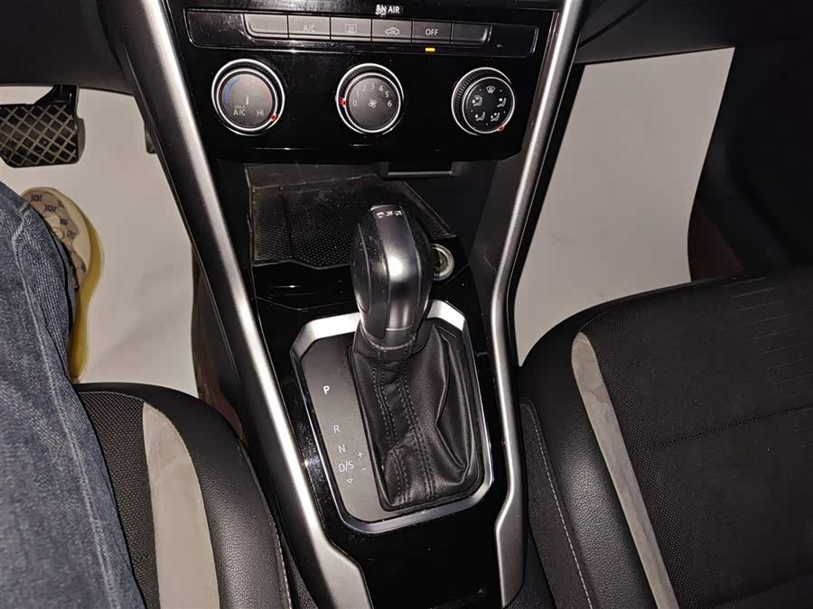 Volkswagen T-Roc 2018 — фото 11