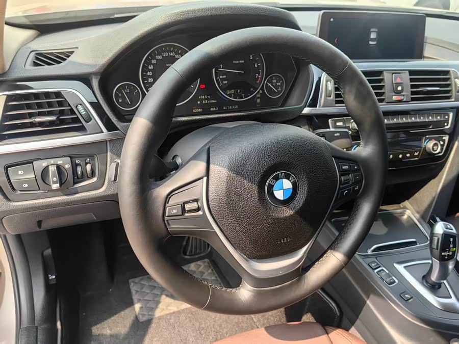 BMW 3 Series 2019 — фото 19