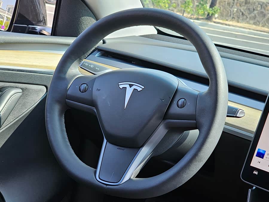 Tesla Model Y 2022 — фото 19