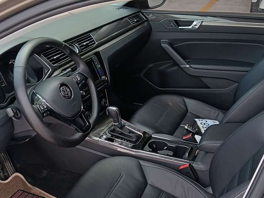 Volkswagen Passat 2017 — фото 9
