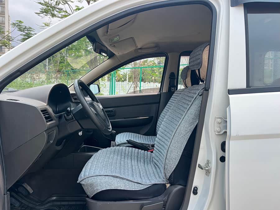 Wuling Hongguang 2014