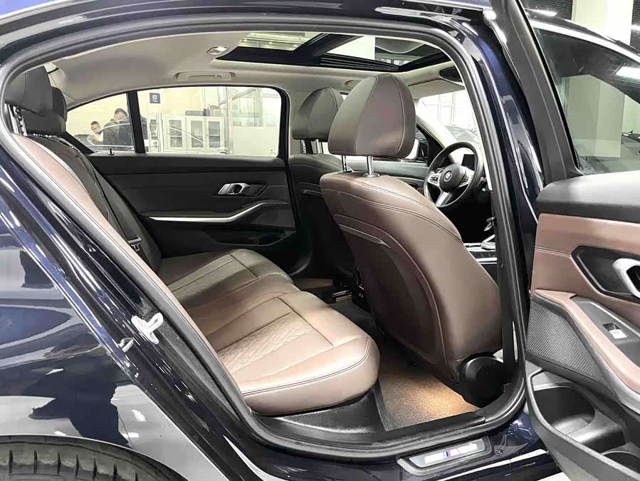 BMW 3 Series 2023 — фото 14
