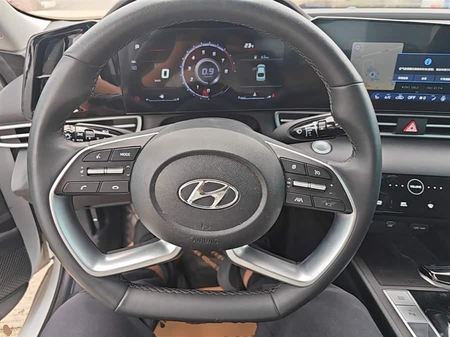 Hyundai Elantra 2022 — фото 11