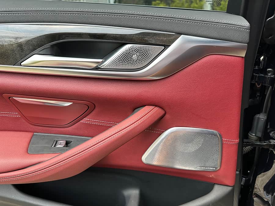 BMW 5 Series 2021 — фото 10