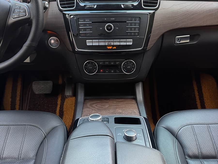 Mercedes-Benz GLE 2017 — фото 13