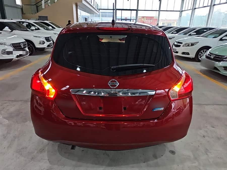 Nissan Tiida 2014