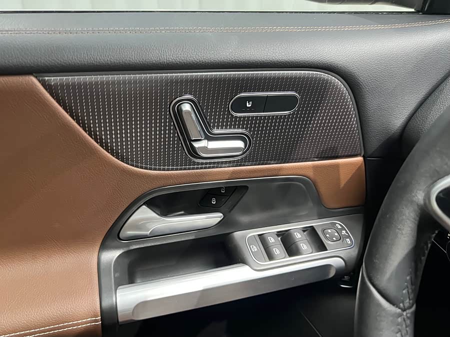 Mercedes-Benz GLB 2023 — фото 14