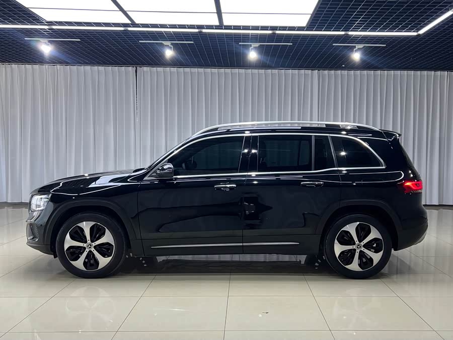 Mercedes-Benz GLB 2023