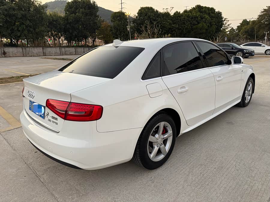 Audi A4L 2015