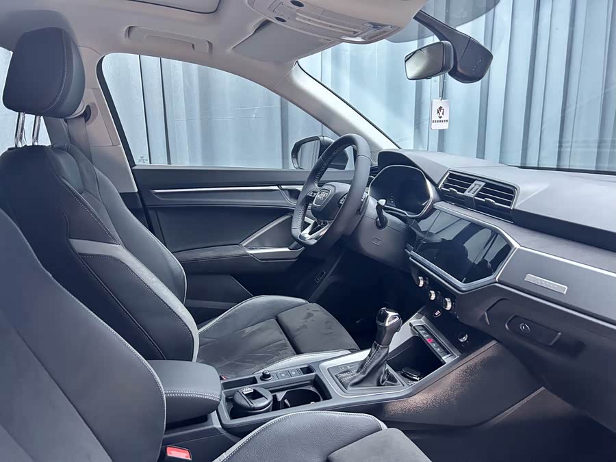 Audi Q3 2023 — фото 16