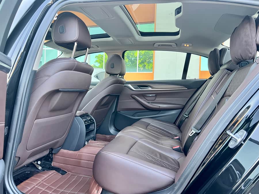 BMW 5 Series New Energy 2019 — фото 11