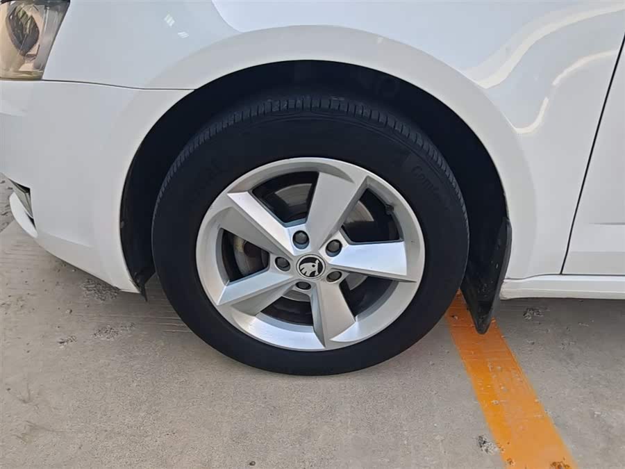 Skoda Octavia 2015 — фото 23