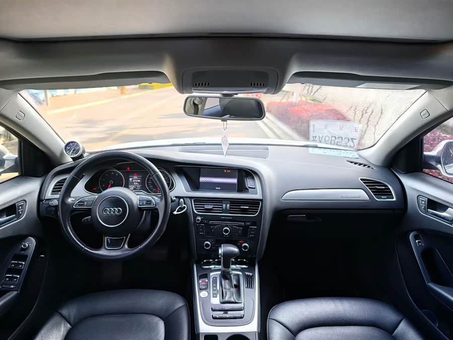 Audi A4L 2015
