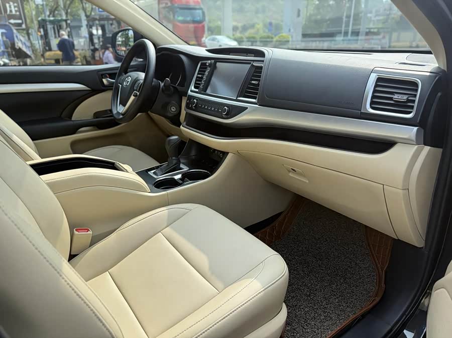 Toyota Highlander 2018 — фото 9