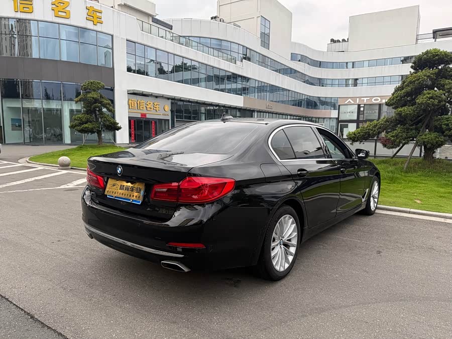 BMW 5 Series 2019 — фото 11