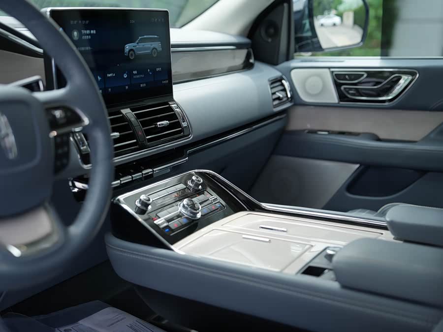 Lincoln Navigator 2022 — фото 15