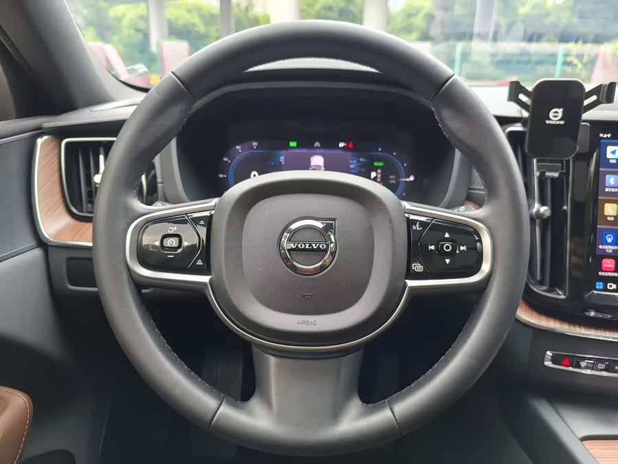 Volvo XC60 Plug-In Hybrid 2024 — фото 10
