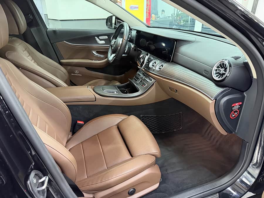 Mercedes-Benz E-Class 2019 — фото 12