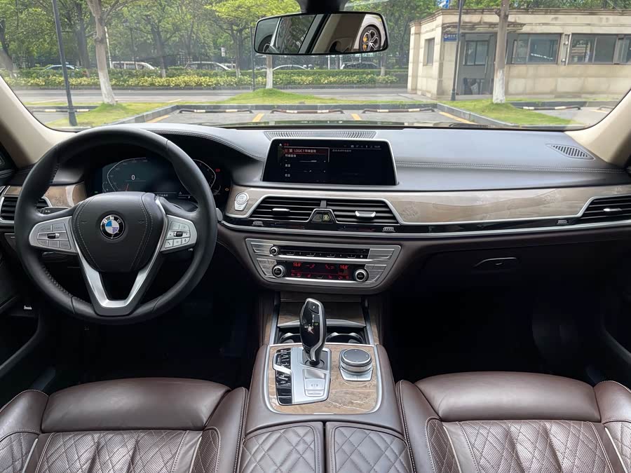 BMW 7 Series 2021 — фото 16