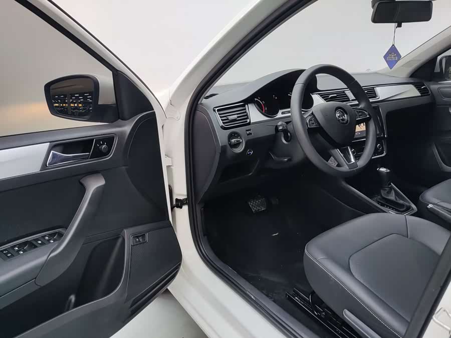 Skoda Rapid 2022 — фото 10