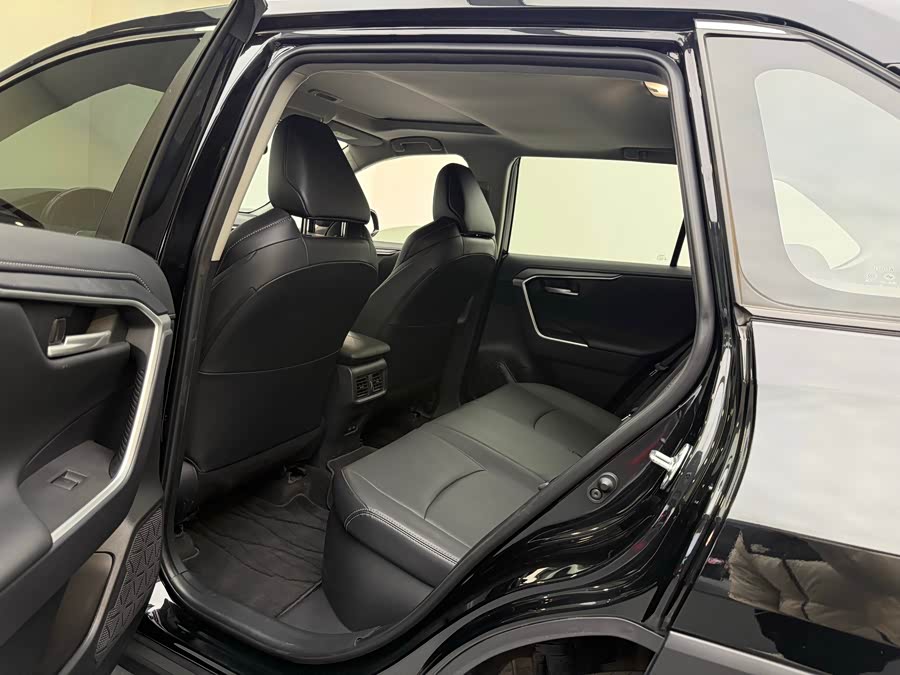 Toyota Wildlander 2023 — фото 10