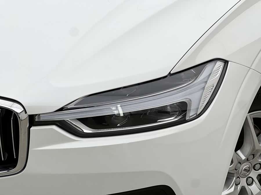 Volvo XC60 2021 — фото 10