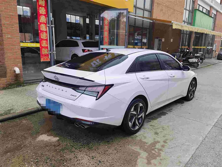 Hyundai Elantra 2022