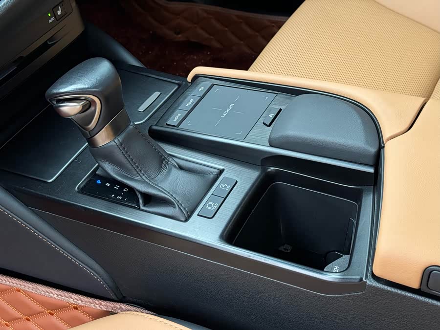 Lexus ES 2021 — фото 17