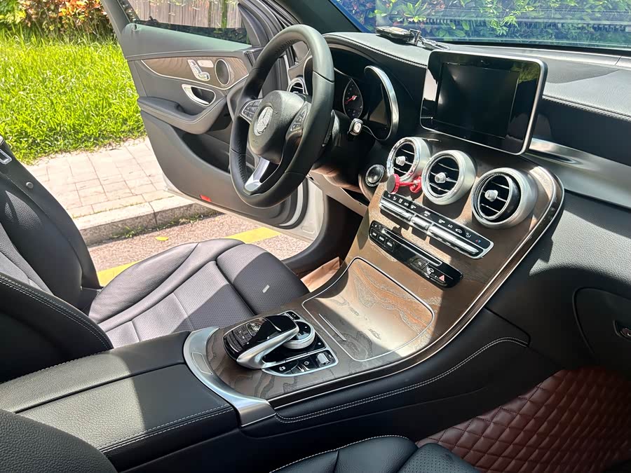 Mercedes-Benz GLC 2017 — фото 13