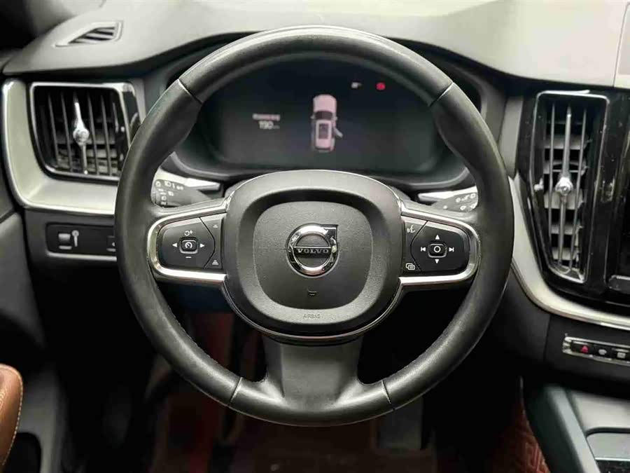 Volvo XC60 2022