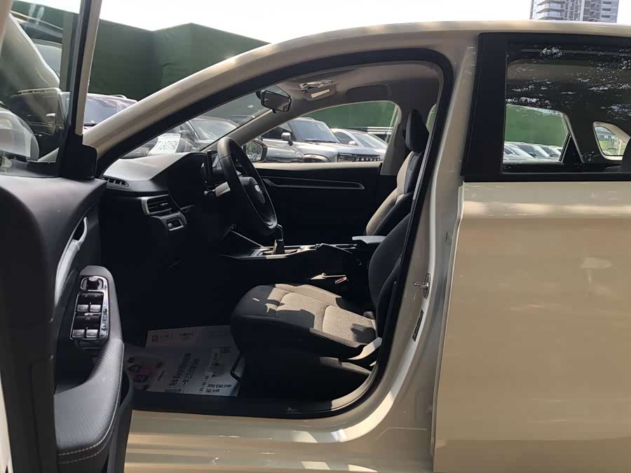 Geely Emgrand 2025
