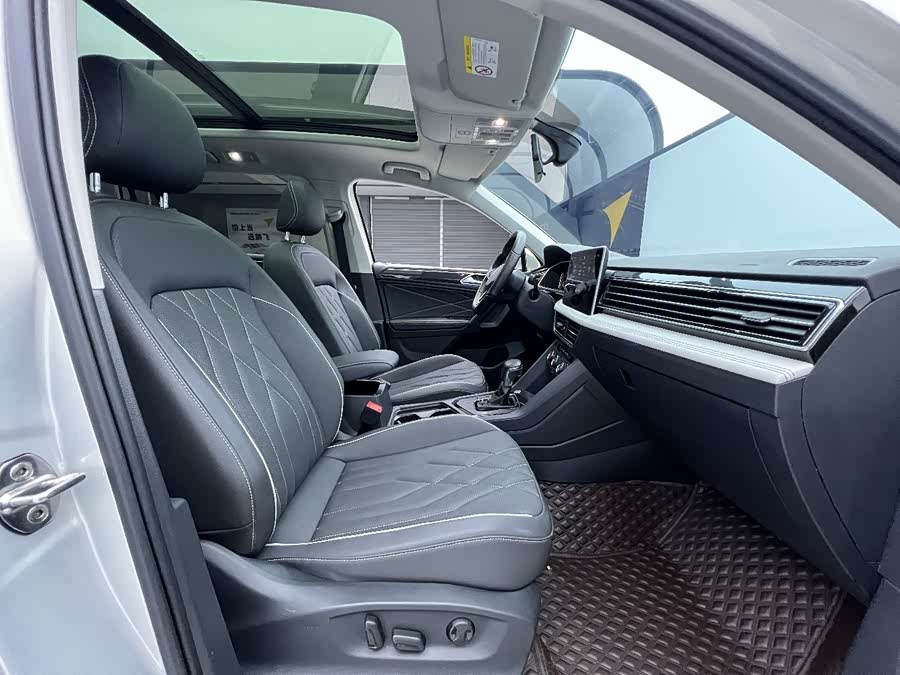 Volkswagen Tiguan L 2023 — фото 13