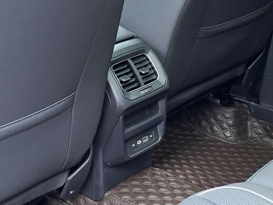 Volkswagen Tiguan L 2023 — фото 20