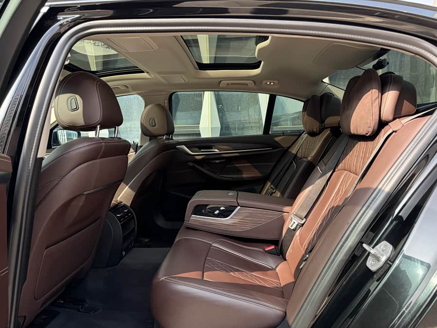 BMW 5 Series New Energy 2020 — фото 15