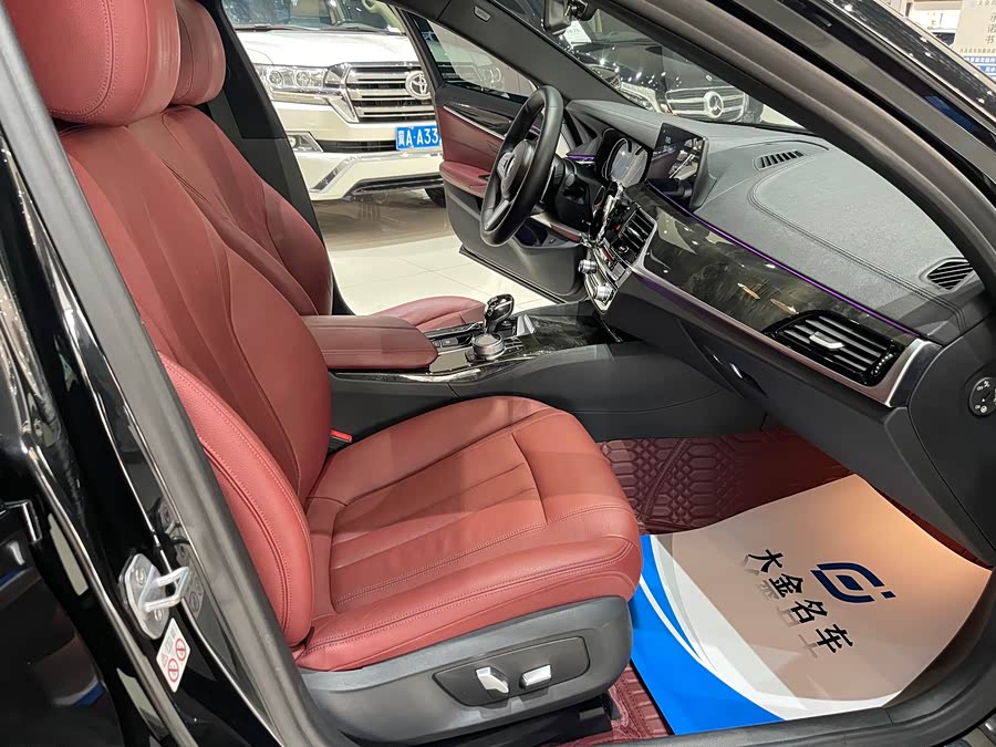BMW 5 Series 2018 — фото 11
