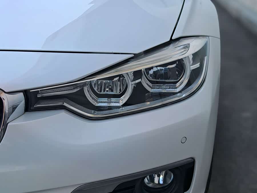 BMW 3 Series 2018 — фото 8