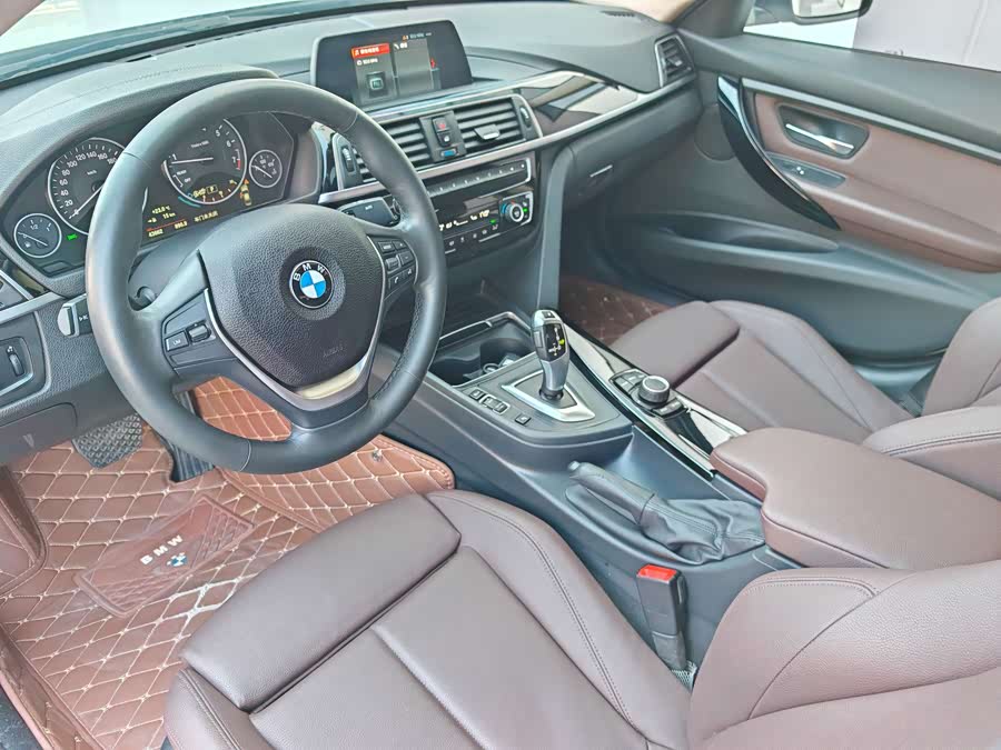 BMW 3 Series 2018 — фото 12
