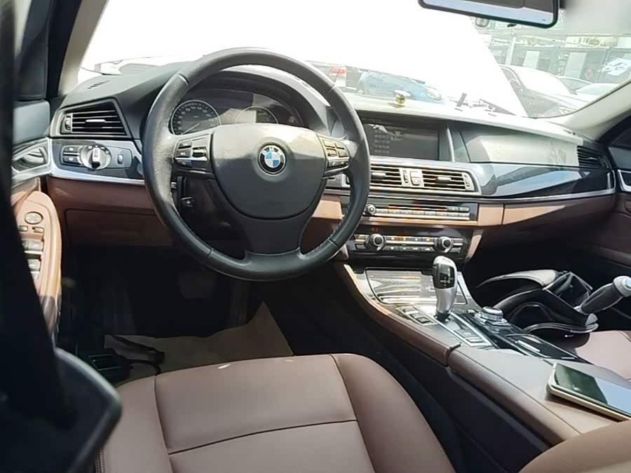 BMW 5 Series 2014 — фото 10