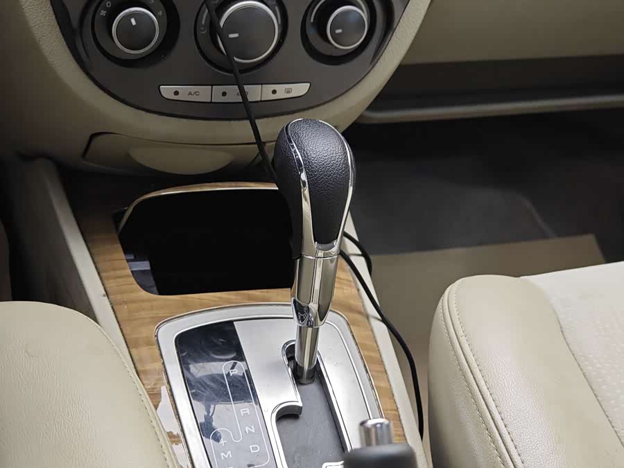 Buick Excelle 2015 — фото 17