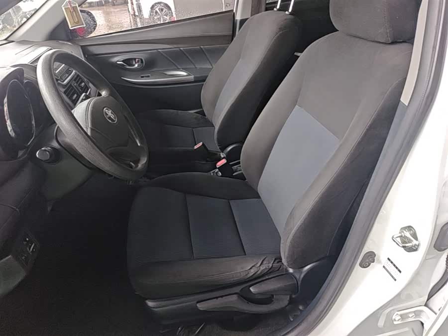 Toyota Yaris L 2014 — фото 15