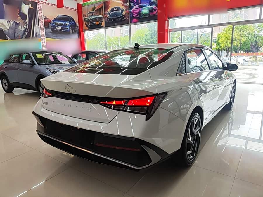 Hyundai Elantra 2023