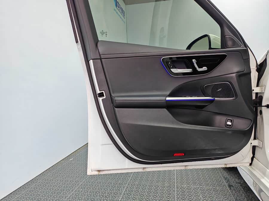 Mercedes-Benz C-Class 2025 — фото 13