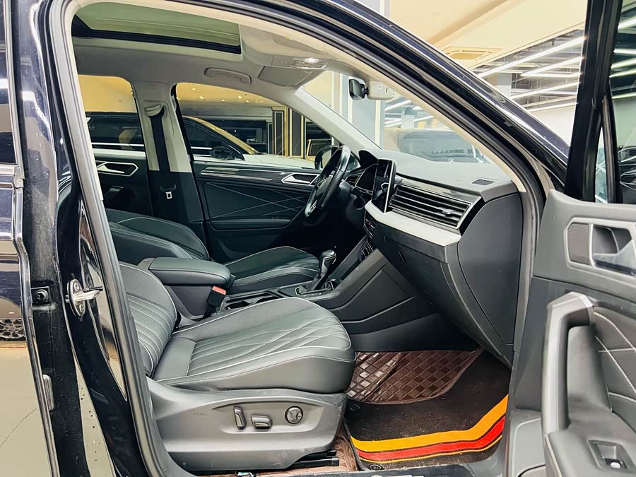 Volkswagen Tiguan L 2023 — фото 10