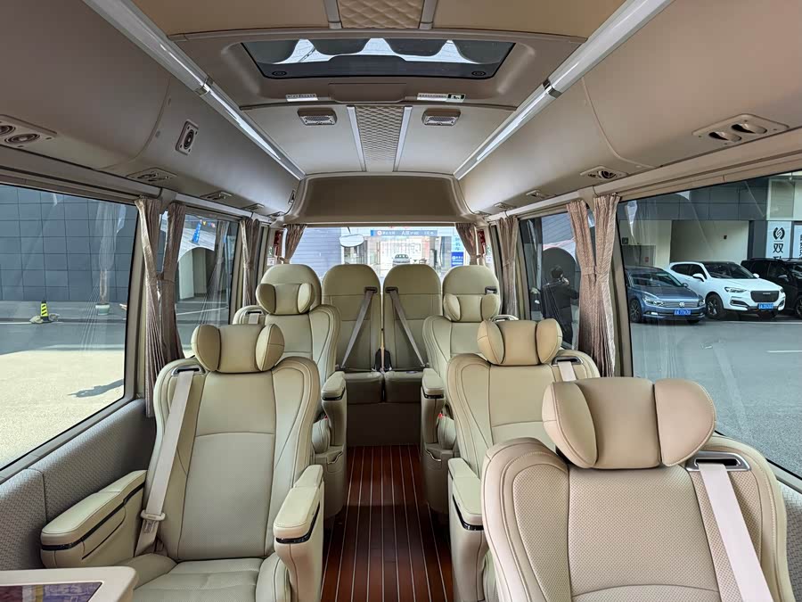 Toyota Coaster 2019 — фото 12