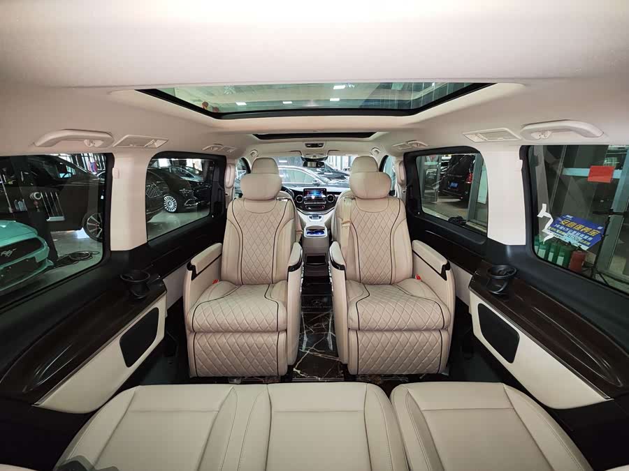 Mercedes-Benz V-Class 2022 — фото 12
