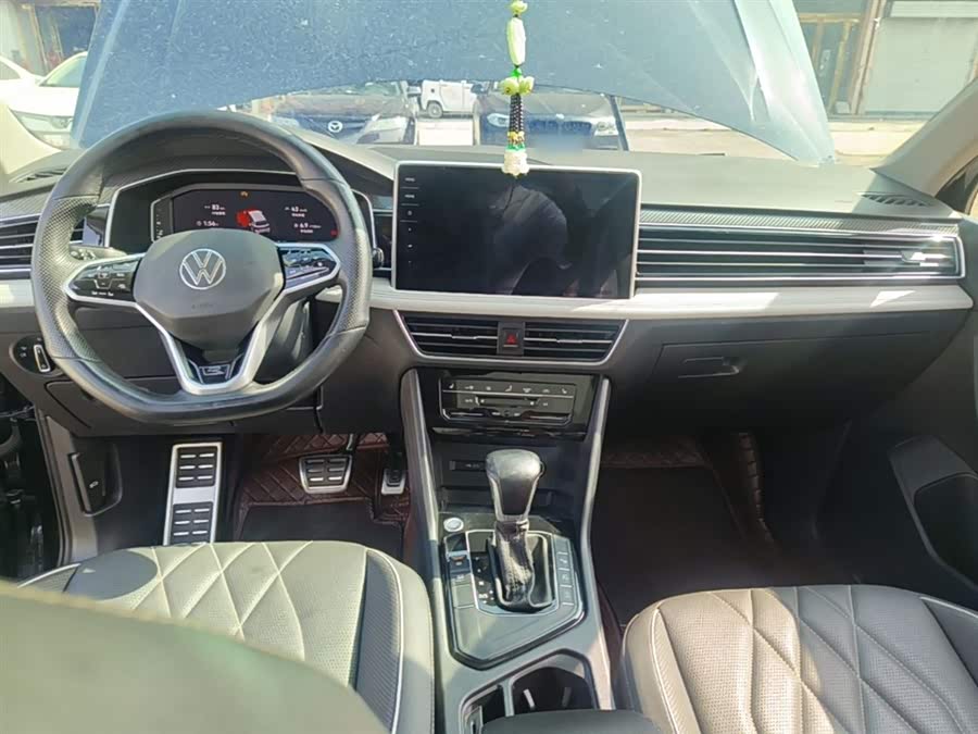 Volkswagen Tiguan L 2023 — фото 10