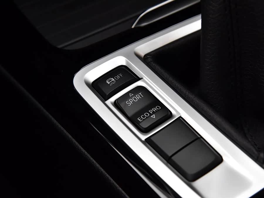 BMW 1 Series 2018 — фото 16