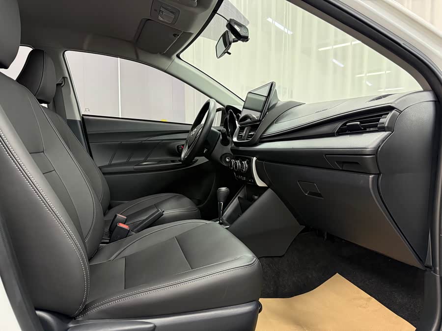 Toyota Yaris L 2022