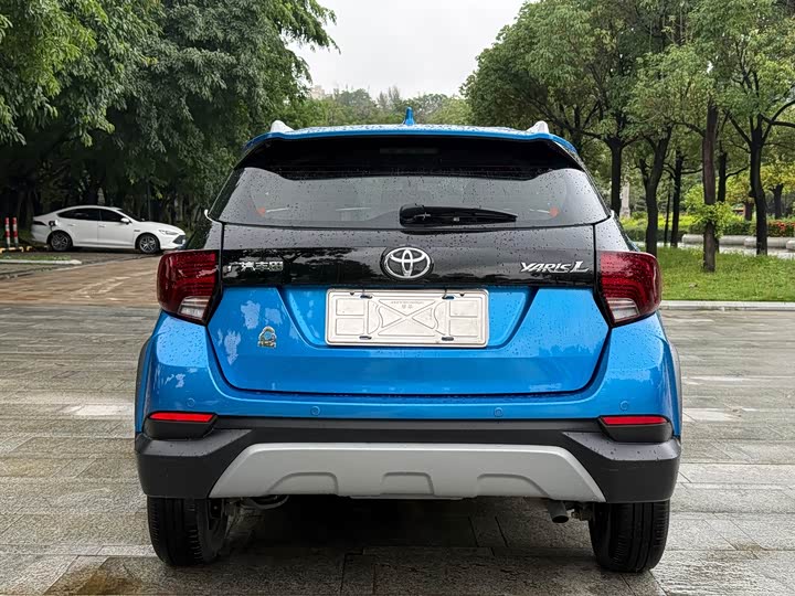Toyota Yaris L 2020 — фото 12